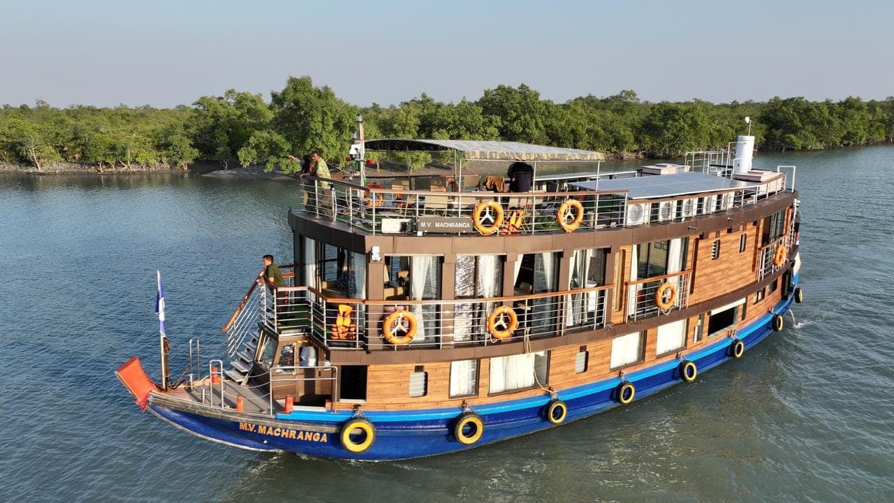 Heritage Tour and River Boat Return